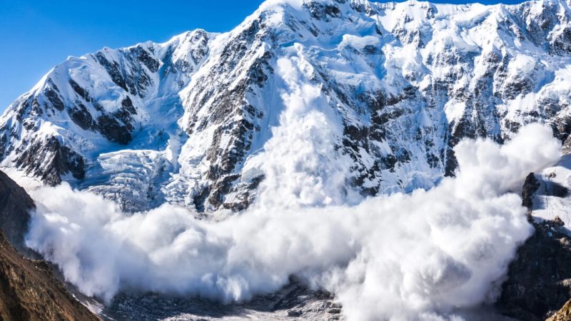 Сход лавины. (Lysogor Roman/Shutterstock) | Epoch Times Россия