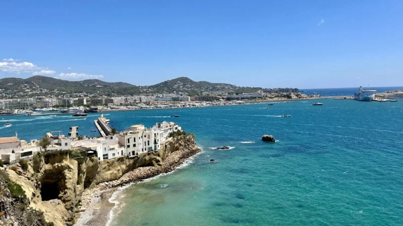 На испанском острове Ибица повсюду исторические места и завораживающие виды. (Margot Black) | Epoch Times Россия
