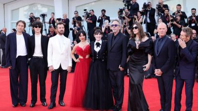 Звёзды Голливуда блеснули нарядами на Венецианском кинофестивале