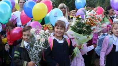 Школьные линейки в Москве пройдут в помещениях и без родителей