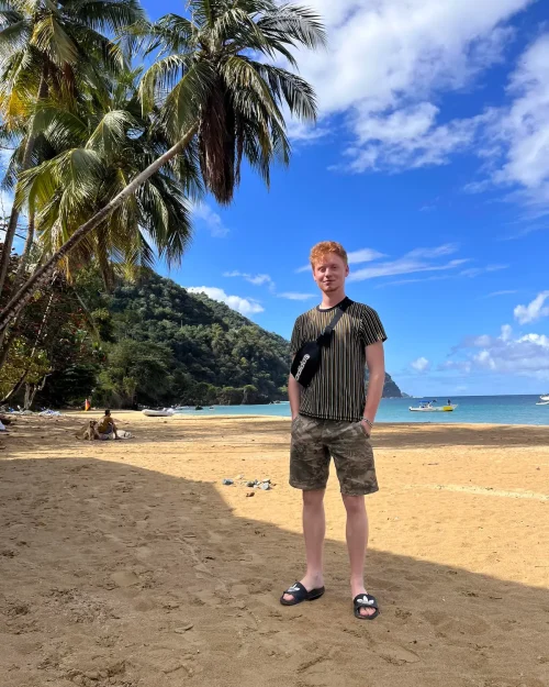 22-летний британец построил дом на Карибах всего за $4 тыс.