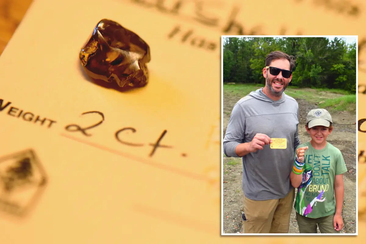 Алмаз, найденный в государственном парке Кратер алмазов в Арканзасе; (вставка) Уилл Барнетт (Courtesy of Arkansas State Parks) Мальчик нашёл алмаз весом 2 карата на открытом для всех руднике