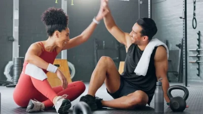 Простая 15-минутная разминка на рабочем месте улучшит здоровье сотрудников