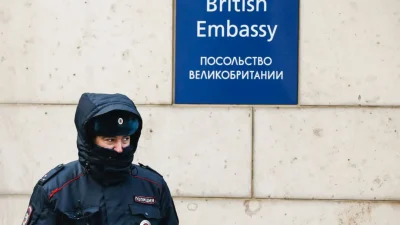 Россия высылает 6 британских дипломатов, обвиняемых в шпионаже