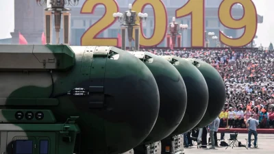 Китайские военные запустили «несколько волн» ракет вглубь страны