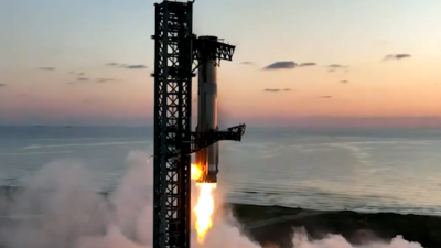 Впервые SpaceX вернула первую ступень ракеты на стартовую площадку