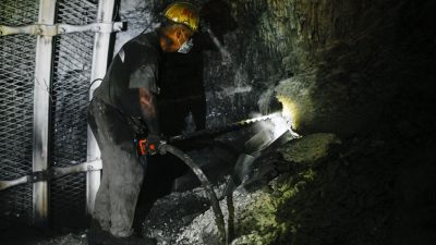 Шахтёры Кузбасса объявили голодовку из-за невыплаты зарплат за 4 месяца