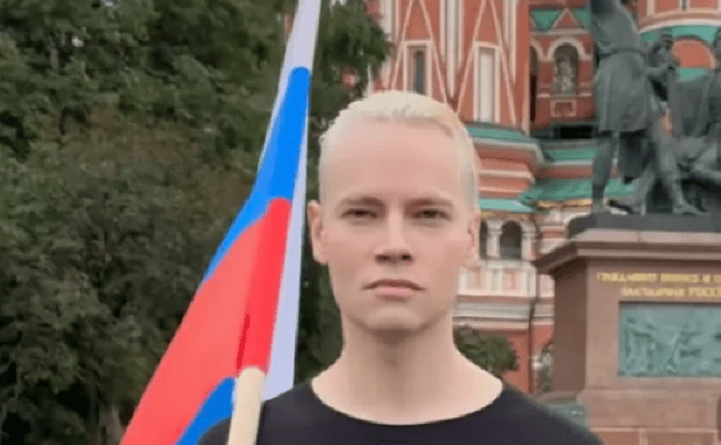 Певец Shaman на Красной площади призывает на митинг-концерт у посольства США. (Скриншот/Популярная политика/youtube.com)
 | Epoch Times Россия