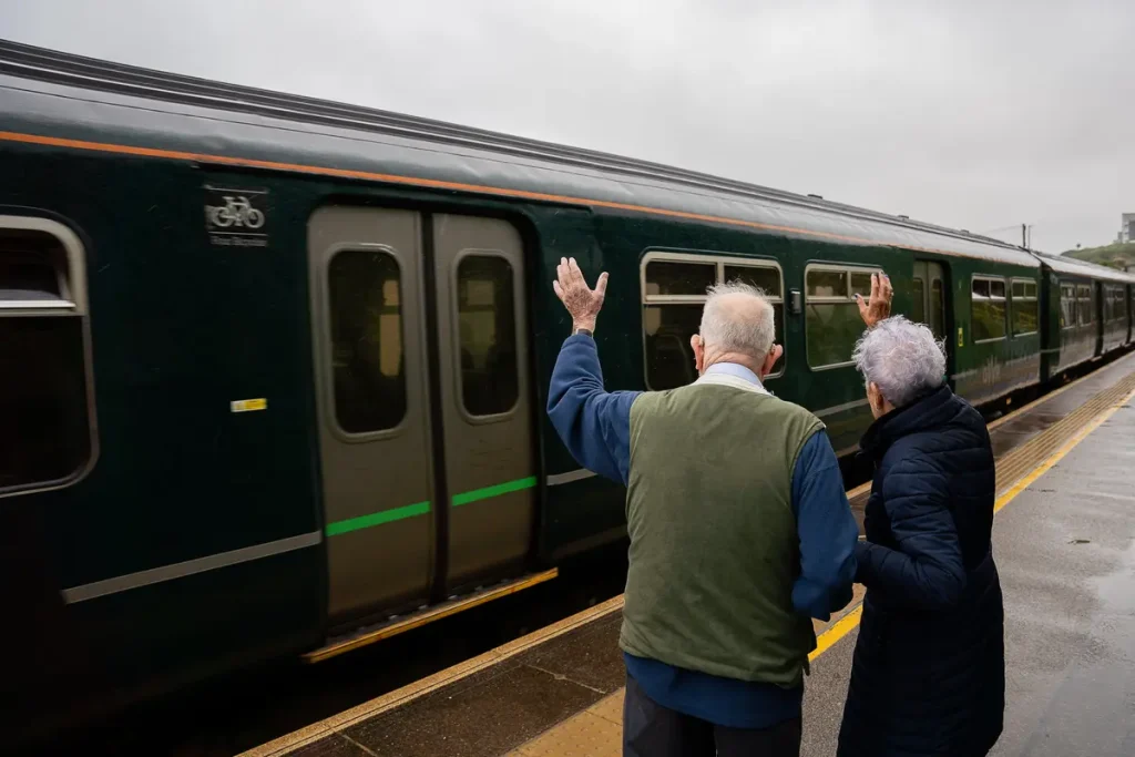 На 65-ю годовщину брака супруги воссоздали момент, отображённый на свадебной фотографии