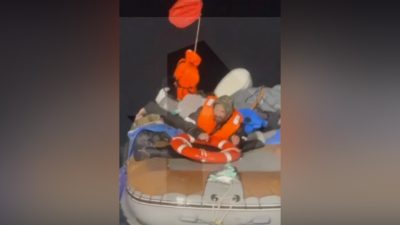 Два месяца дрейфовала лодка в Охотском море, выжил только один из трёх