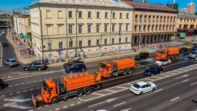 В Москве проводят промывку дорог и тротуаров со специальным шампунем