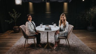 От трудового лагеря до генерального директора The Epoch Times