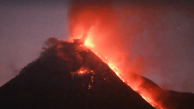 Из-за извержения вулкана сотни россиян застряли на Бали