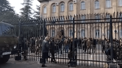 В Абхазии отложили ратификацию инвестсоглашения с Россией из-за протестов оппозиции