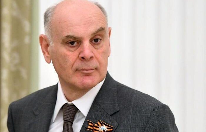 Фото: Президент республики Абхазия Аслан Бжания. (ALEXEY NIKOLSKY/POOL/AFP via Getty Images) 
 | Epoch Times Россия