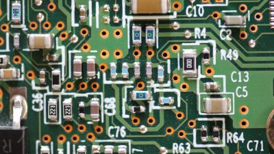 В РФ к 2027 году создадут компьютер, работающий со скоростью света