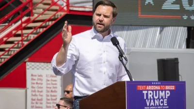 Телефон Трампа был взломан китайскими хакерами, заявил кандидат в вице-президенты