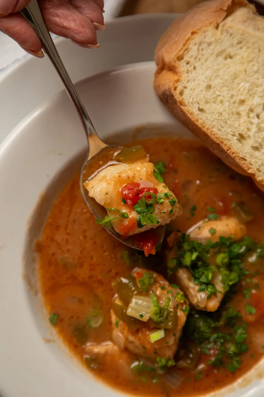 Катаульский корт-бульон. (Randy Krause Schmidt for Susan Schadt Press) Два вида рагу из морепродуктов от легендарного шеф-повара креольской кухни