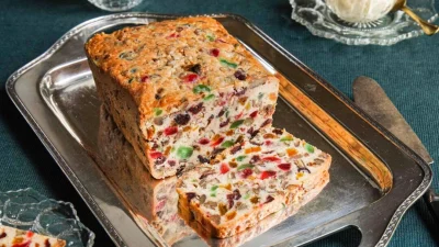 Белый фруктовый кекс миссис Мосал с заварным кремом