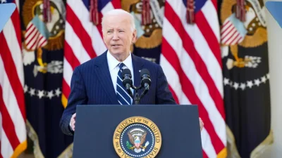 Администрация Байдена спешит выдать последние гранты до вступления Трампа в должность