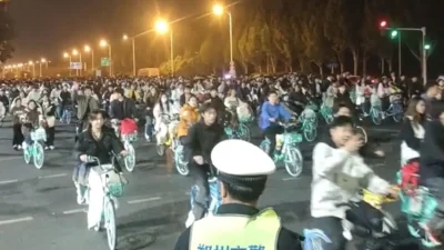 В Китае запрещают ночные велопробеги