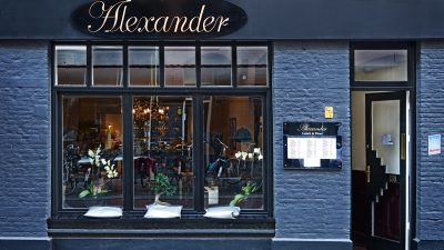 Россияне поддержали запрет на использование иностранных слов на вывесках