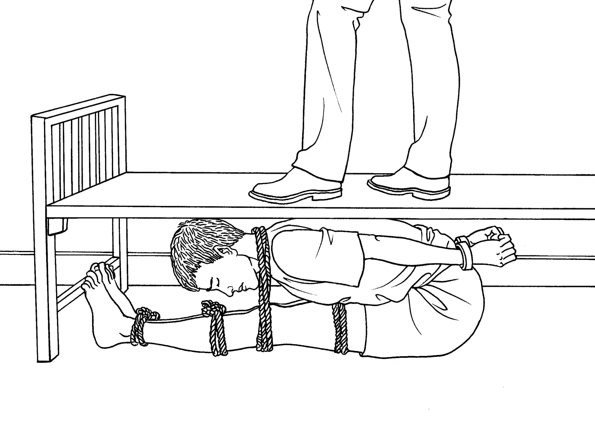 На иллюстрации изображён практикующий Фалуньгун, которого пытают, зажав под кроватью. Практикующий согнут пополам и крепко связан за шею и конечности, прежде чем его заталкивают под кровать. Затем один или несколько тюремных охранников наступают на кровать, прижимаясь к спине практикующего. Эта пытка часто приводит к серьёзным травмам. (Minghui) Shen Yun был создан, чтобы разоблачить компартию и возродить традиционную культуру