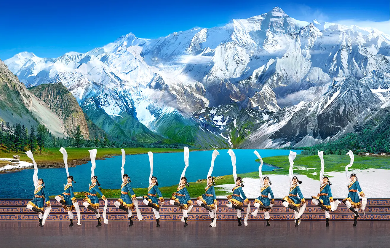 Танцоры Shen Yun выступают на сцене во время шоу. (Courtesy of Shen Yun) Shen Yun был создан, чтобы разоблачить компартию и возродить традиционную культуру