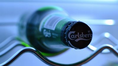 Carlsberg продаёт заводы «Балтики» за треть стоимости и покидает Россию