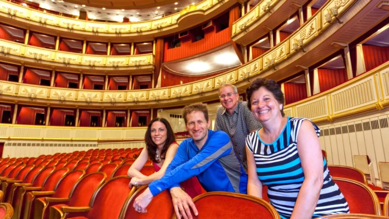 Европа от Рика Стивса: высокая культура в Вене, недорого Экскурсия в Венскую государственную оперу — это доступная альтернатива посещению спектакля в роскошном здании. (Dominic Arizona Bonuccelli, Rick Steves' Europe) | Epoch Times Россия