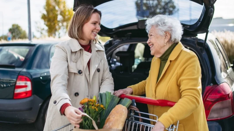 Семь советов по проявлению вежливости и обходительности по отношению к другим людям (Halfpoint/Shutterstock) | Epoch Times Россия