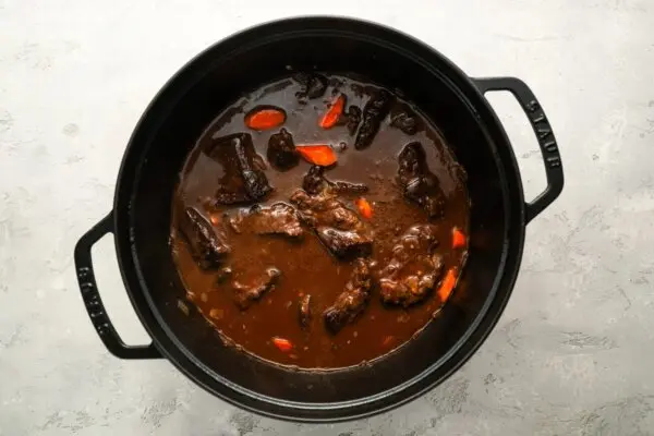 Тушёные короткие рёбрышки (рецепт)