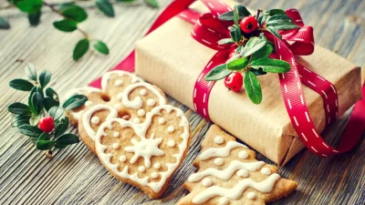 Новогодняя вечеринка: 8 вариантов простых подарков для хозяев