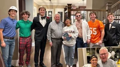 Внуки удивили 80-летнего дедушку, одевшись, как он в разные периоды его жизни