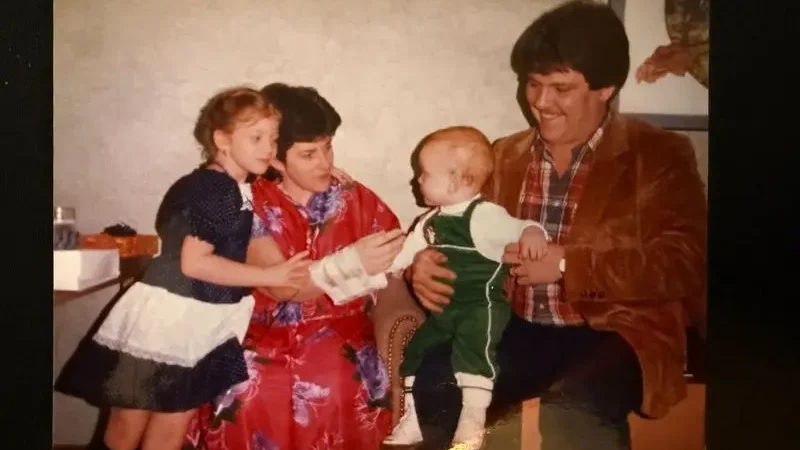 Отец ради семьи продал любимый автомобиль. Много лет спустя его ждал сюрприз