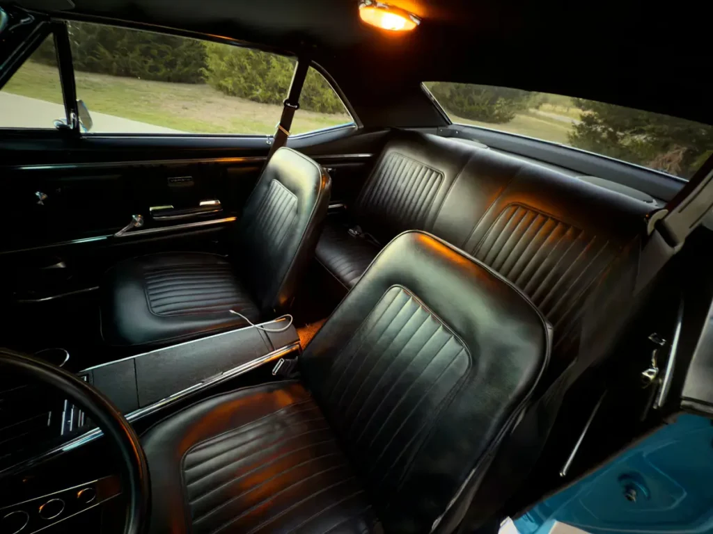 Отец ради семьи продал любимый автомобиль. Много лет спустя его ждал сюрприз