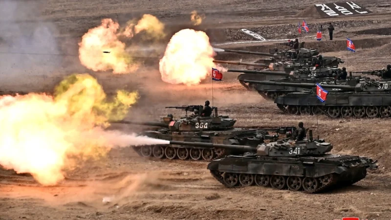 Военная демонстрация с участием танковых подразделений в Северной Корее 13 марта 2024 года. Снимок опубликован 14 марта 2024 года Корейским центральным информационным агентством. (KCNA via Reuters) | Epoch Times Россия