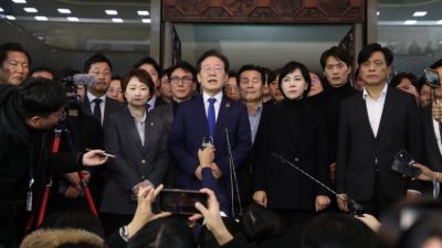 Оппозиция Южной Кореи подала в парламент проект импичмента президента