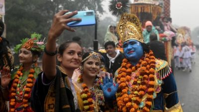 400 млн человек посетят фестиваль Маха Кумбха Мела в Индии