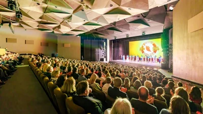 Латвийская элита в Риге восхищена представлением Shen Yun