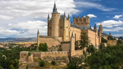 Замок-крепость Алькасар в Сеговии: величайший образец испанской готики