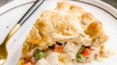 Классический пирог с курицей и овощами