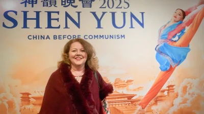 Shen Yun ошеломляющий, живой и очень красивый, говорит директор балетной школы
