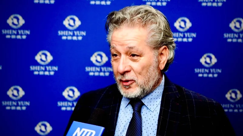 Луиджи Коронато во время выступления Shen Yun Performing Arts в театре Palace в Манчестере 16 января 2025 года. (NTD)
 | Epoch Times Россия