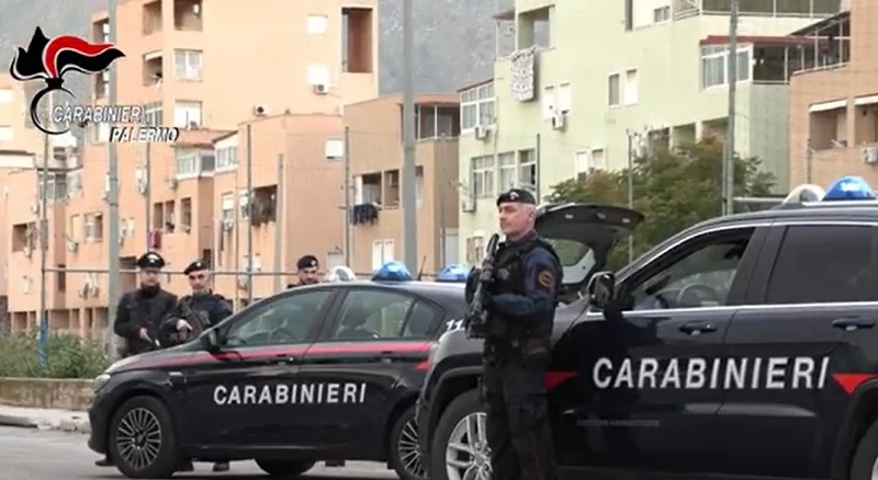 Снимок экрана с операцией карабинеров против сицилийской мафии в Палермо, Италия, 11 февраля 2025 года. (Italian Carabinieri/via AP) | Epoch Times Россия