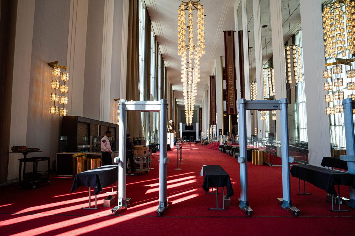 Взорвать Центр Кеннеди угрожают тайные агенты Китая