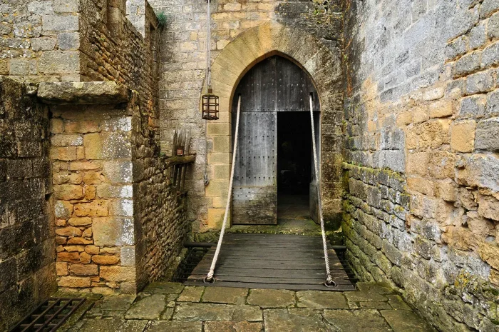 Архитектура сквозь века: французский замок Шато де Бейнак