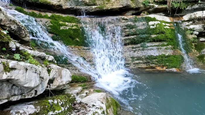 Водопады, изумрудные купели и первоцветы Крабового ущелья в Лазаревском