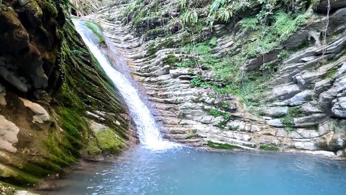 Водопады, изумрудные купели и первоцветы Крабового ущелья в Лазаревском