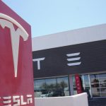 Насилие в отношении Tesla обостряется в США и Канаде
